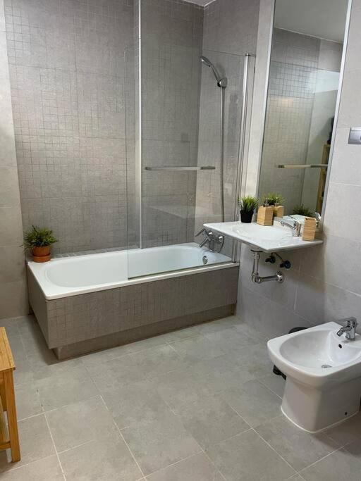 Bonito Apartamento Cerca Del Centro - Trinidad Малага Екстер'єр фото